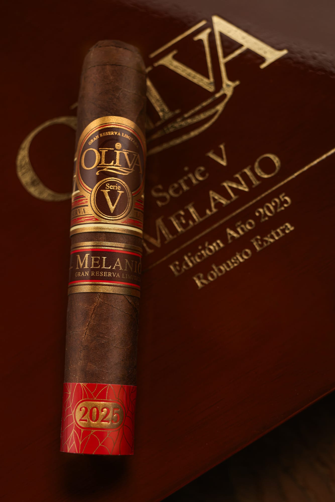 Oliva Serie V Melanio Edición Año 2025 Robusto Extra